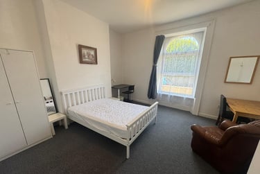 2 bed flat, Mount Street, North Hill, Plymouth, PL48NZ - Image 1